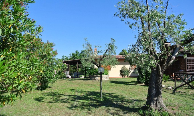 Donoratico House | Nestled in the plains of Castagneto Carducci