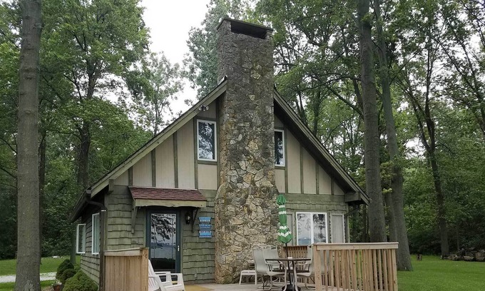 St. Marys Ski Chalet | Nestled On 8 Private, Wooded Acres On The Shore Of Grand Lake St Marys