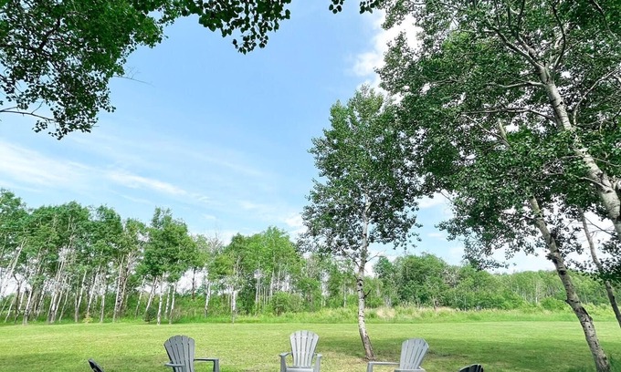 Lac du Bonnet House | Nestled on 80 acers of private land, only a 5 Min Drive to Water, Pet Friendly