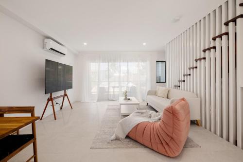 Southport House | Netflix Brand new 4BR Fast NBN AC Free Parking
