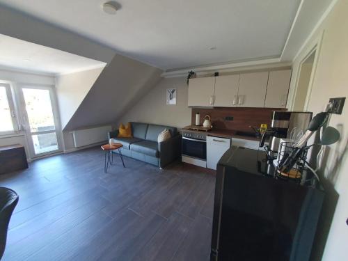 Schwerin Apartment | Neumühler Hof- Ferienwohnung "Benjamin" mit großer Privater Dachterasse und guter Anbindung in die City