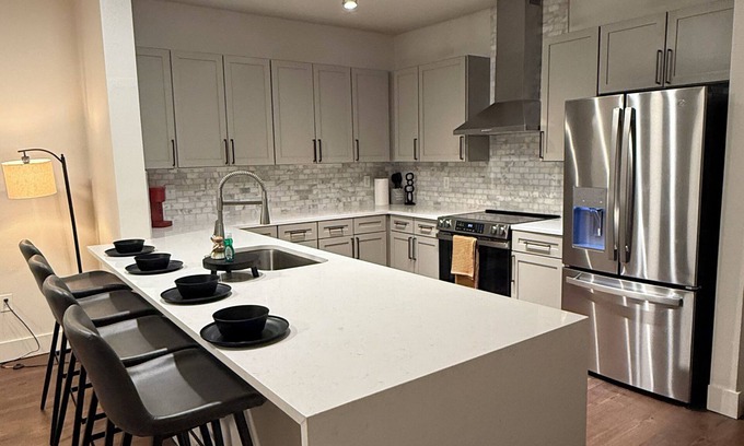 Uptown Apartment | Neutral Nest Long-Term Minimalist Living in Prime Victory Park