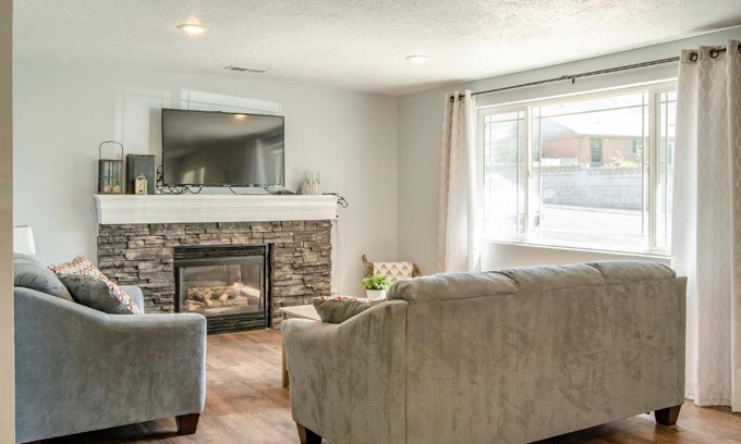 Cedar City Apartment | Never Stop Exploring- 3 bedroom 2 bath home of duplex, close to Zion, Bryce, and Brianhead