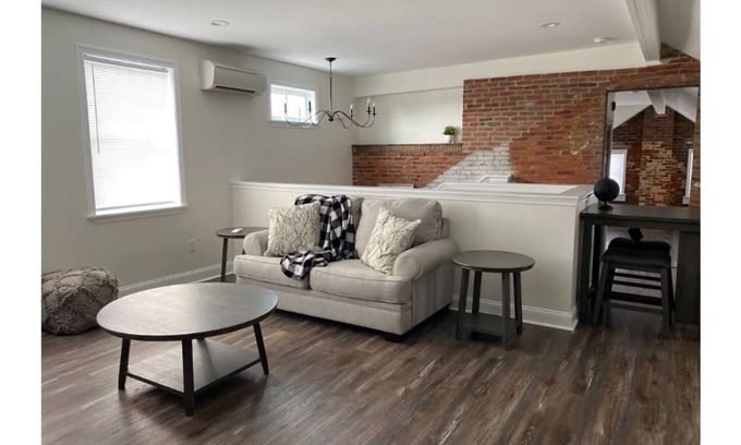 Lancaster Apartment | New 1 Bedroom Apartment with Parking 5