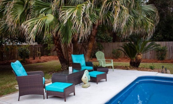 Navarre House | ~NEW~1 min to Bay~8 Mins to Beach~Private Pool~Super relaxing beach theme