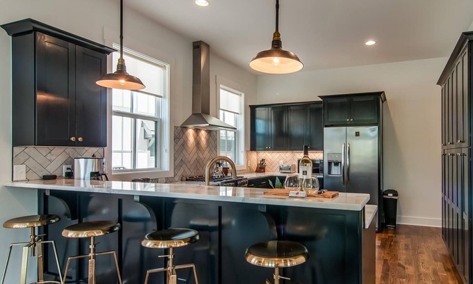 Shelby Hills House | NEW-10 Min to Broadway-Rooftop-Family Friendly-Elegant-Peaceful East Nashville