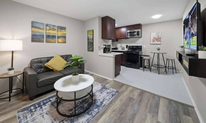 Warren Apartment | New 1BD Apartment Near Ferndale