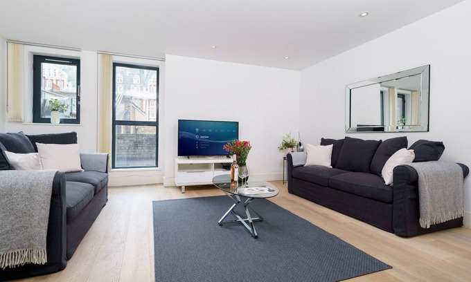 Covent Garden Apartment | New! 1Bedr/3 Beds/1 Bath Covent Garden