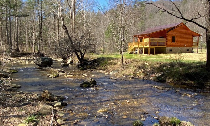 Ferguson Cabin | New 2/2 Log Cabin, Rushing Trout Stream, Hot Tub, Fireplace, 8 Acres, WiFi