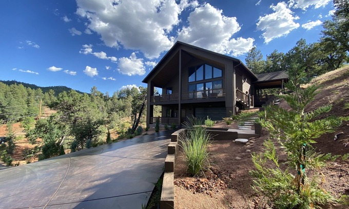 Strawberry House | NEW 2+ Acres, Charming Home with a View!