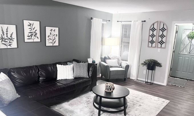 Enid House | NEW 2 Bed, 1.5 Bath Duplex
