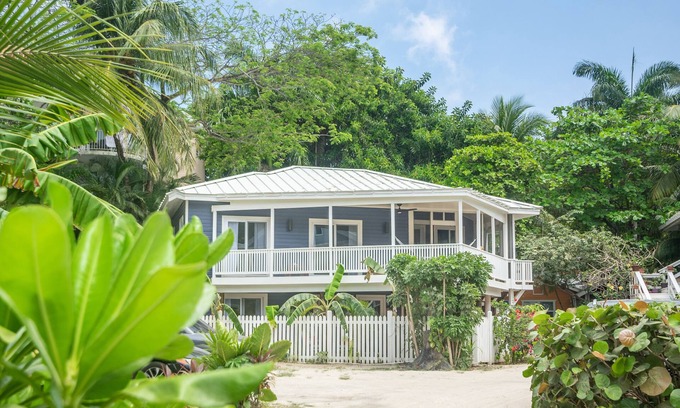 West Bay House | New 2 Bed 2 Bath Beach Suite in West Bay Village Roatan. New Generator