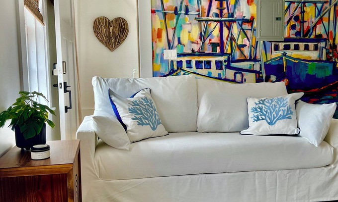 Marblehead Apartment | NEW 2 Bed w AC, Excellent Location Downtown MHD by Harbor, Sleeps 6 parking
