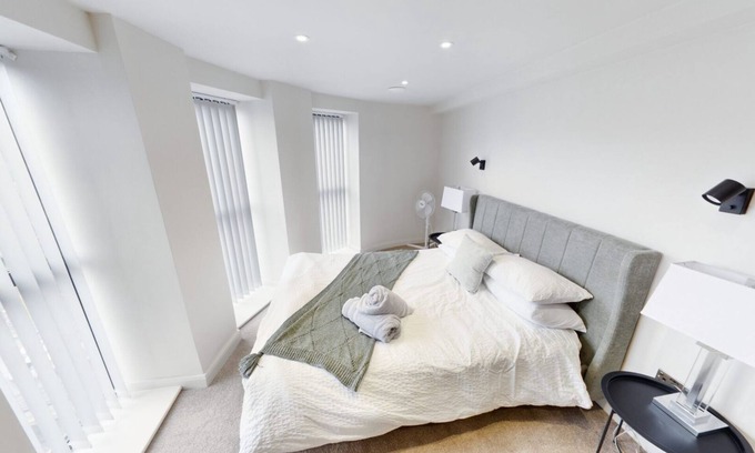Leeds Apartment | New 2 Bedroom Penthouse Apartment Located In The Heart of Leeds near Leeds Arena