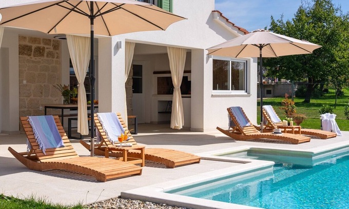 Citluk Villa | NEW 2-bedroom Villa Providenca with private pool