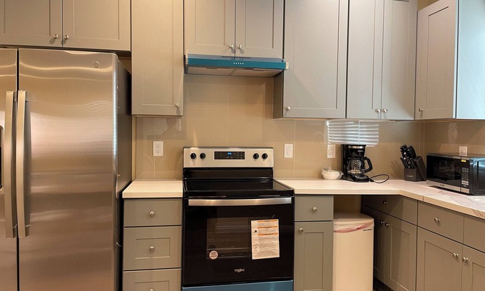 North Central House | New 2 bedrooms/2 baths unit near RoseBowl Stadium