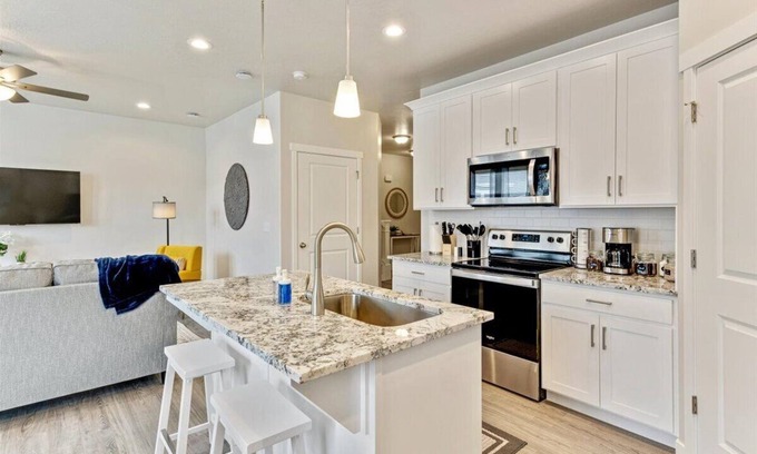 Lehi House | New 2023! Pets Welcome! Garage! 30+ Day Specials!