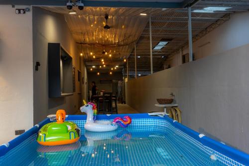 George Town House | -NEW- 22Pax 5R4B V KTV,KID'S POOL,POOL TABLE NEAR USM,LWE HOSPITAL,SPI ARENA