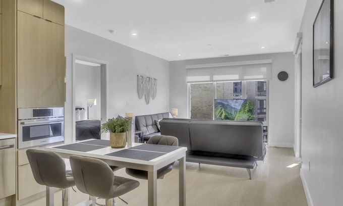 Logan Circle Apartment | NEW! 2BR Apartment near Dupont Circle