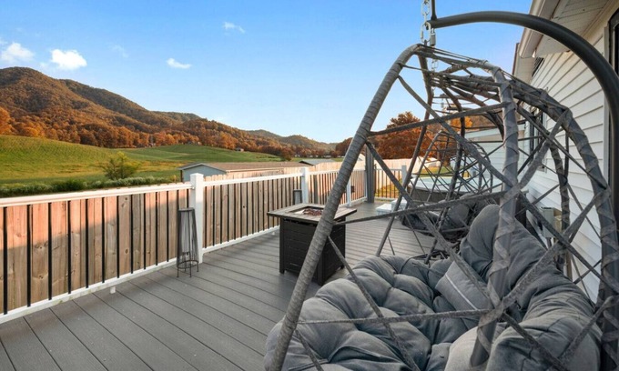 Wears Valley House | New! 2BR w/Mountain Views! Hot Tub*Fireplace*Games