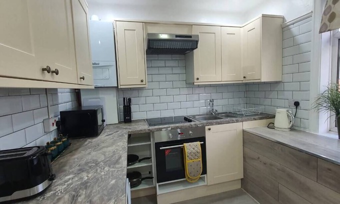Wyken Apartment | *New 3 bed in Coventry- DISCOUNT FOR LONG TERM*