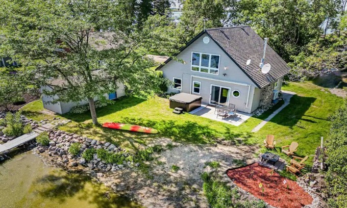 Ashby Cabin | NEW: 3 Bedroom Lake Cabin With Hot Tub