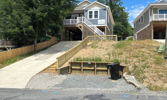 Colington Harbour House | New 3-BR house in the gated community of Colington Harbour, Kill Devil Hills, NC