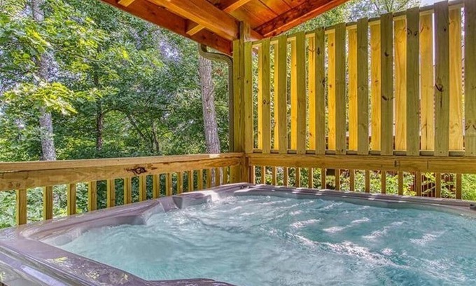 Sevierville Cabin | NEW 3BD Log Cabin with HOT TUB! Pool Table +WiFi