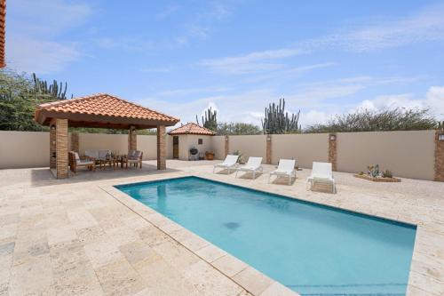 Boroncana House | NEW 3BR 2BA Private Villa with Spacious Garden