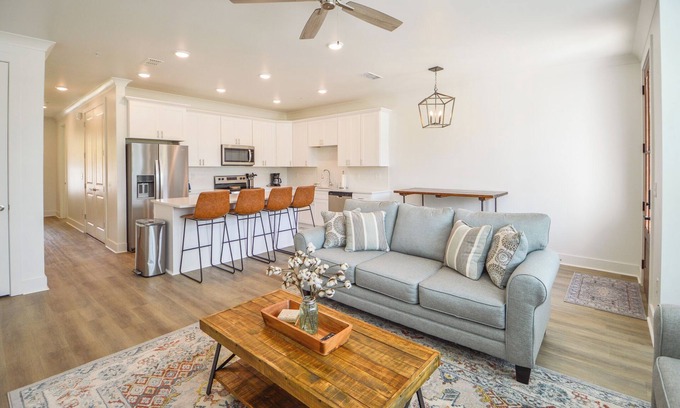 Starkville Condo | New 3BR/3.5BA condo 1.2 miles from MSU and 1.9 miles from the Cotton District!