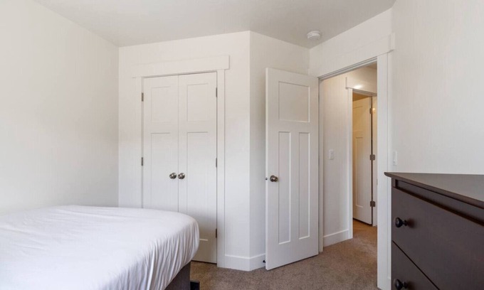 Cedar City House | New 3BR Home|Trails Nearby|Pet Friendly|BBQ Grill