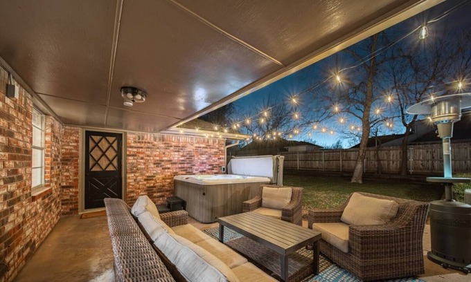 Oklahoma City House | NEW 4 BDR OKC Hot Tub/Pool Table 12 Point Getaway