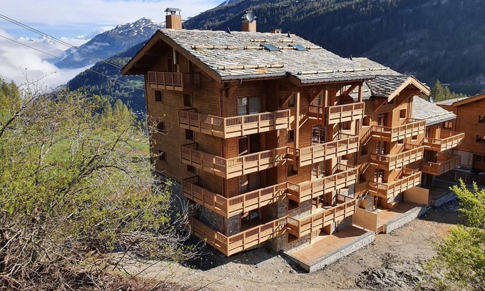 Tignes Apartment | New 4-star F2 with large summer terrace