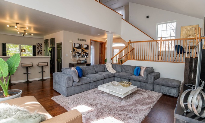 The Gate House | NEW 4BR house w/2 King Suites Garage Parking