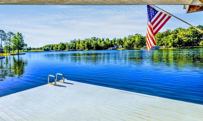 Mineral House | NEW 4BR Lakefront Lake Anna, Fire Pit, Pool, Beach