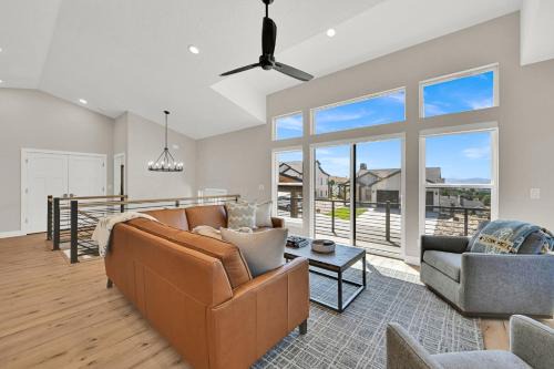 Wolf Creek House | NEW 5 Bedroom House All Season Paradise Powder Mountain Views & Golfing