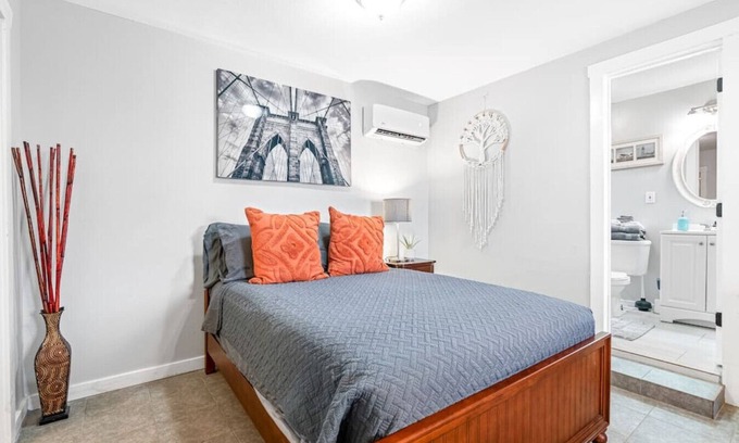 Oakford Park Apartment | New 506 · Hidden Gem Effiency Studio! Perfect Location.
