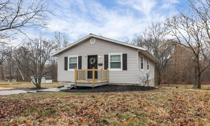 Summit Station House | New Albany Charmer - Over 1 Acre !