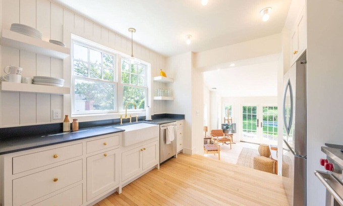 Bellport House | New and charming in Bellport Village