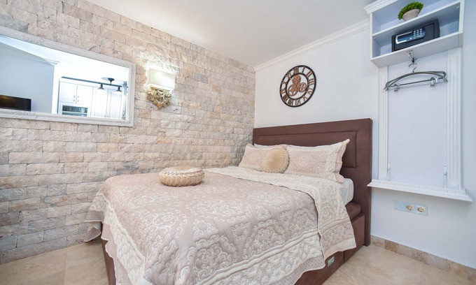 Old Town Apartment | NEW AND MODERN APT IN THE HEART OF HISTORIC CENTER/STEPS TO BEACH