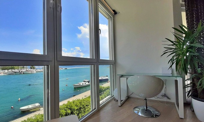 Omis Apartment | New apartment for 5 people on the riverside with stunning views