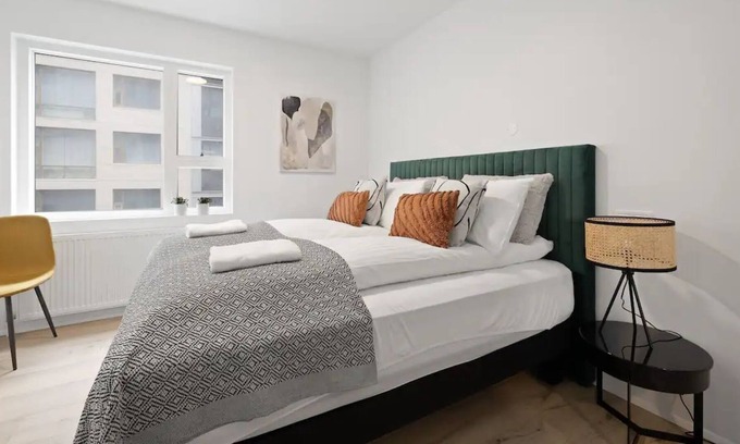 Kopavogur Apartment | New Apt. Near Smáralind Mall With Private Parking