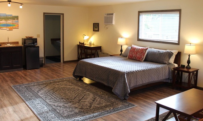Gardiner Apartment | NEW! Arch Studio at Yellowstone Park Entrance- 2 Minute Drive to Park Entrance