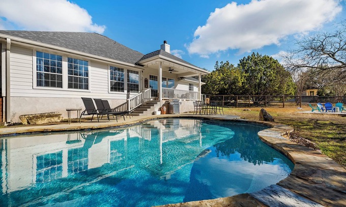 Hays County House | NEW Austin Hill Country -Modern, comfortable, private home - pool, fire pit, 4bd