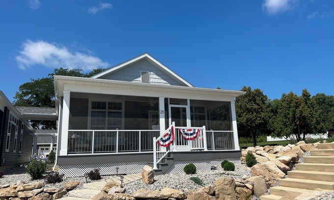 Marblehead House | New Bay Point Cottage at Waterview