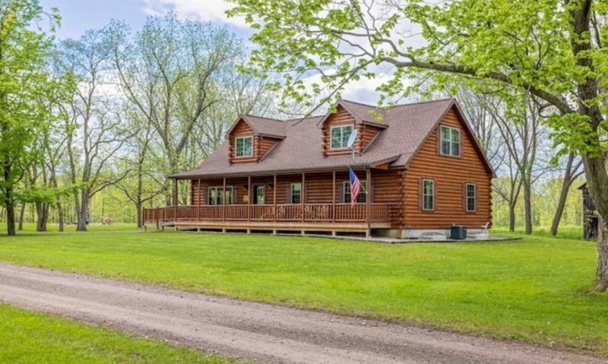 Oaks Corners Cabin | NEW! BC Retreat with Fireplace,Game Room,Hot Tub!