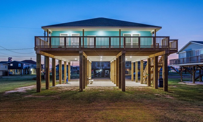 Surfside Beach House | New Beachfront Oasis - Lots of Amenities!