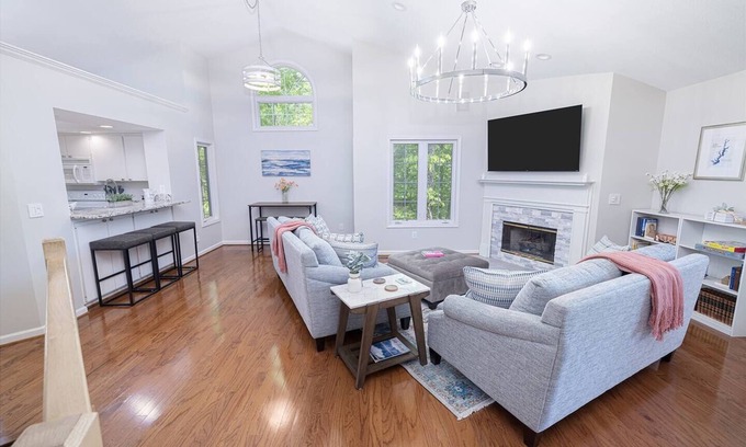Indian Oaks House | NEW! Beautiful 5 bedroom Lake Keowee Cove Home!