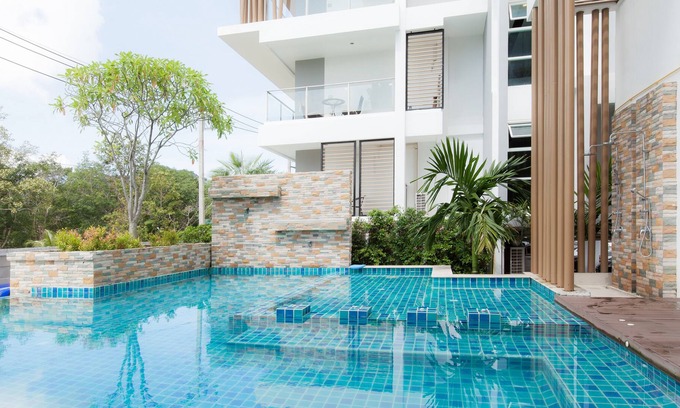 Kathu Apartment | New beautiful apartment, with view of the mountains, pool, gym