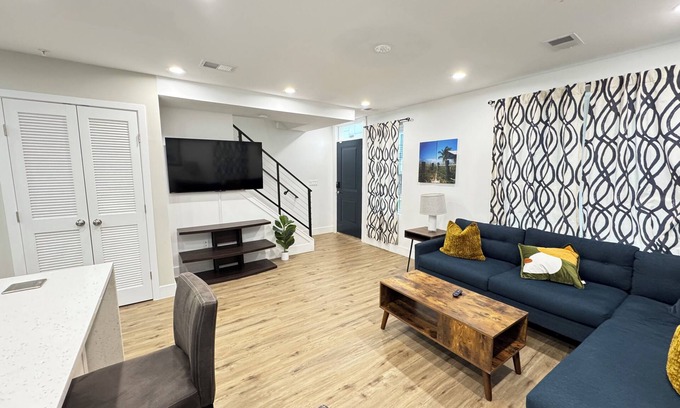 Washington House | NEW Beautiful House in DC with Parking